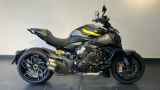 Ducati Diavel V4 - Dark Stealth Yellow (25MY)